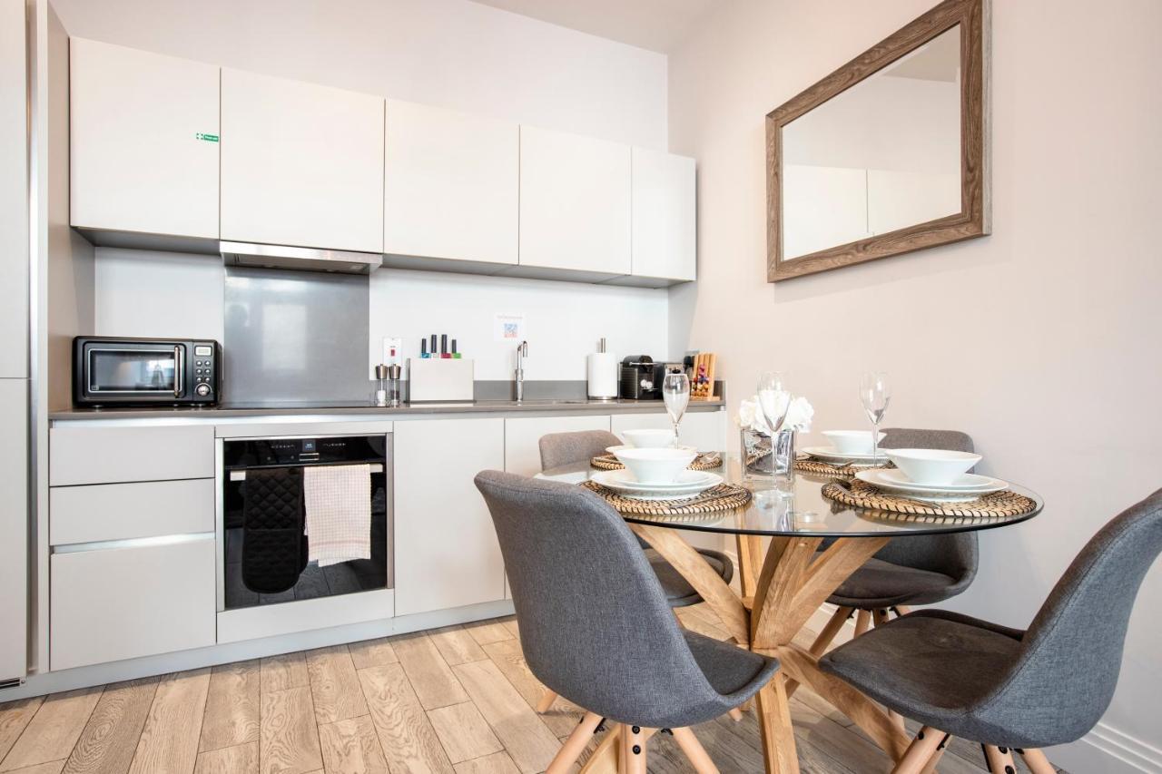 Urban Living'S - Windsor Castle Luxury Apartments ภายนอก รูปภาพ